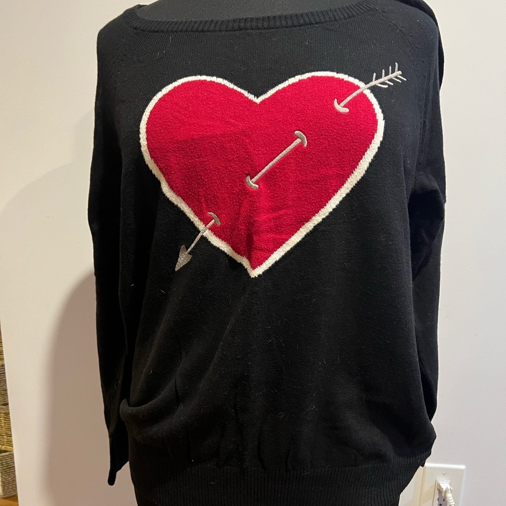 Torrid heart sweater size 2 EUC